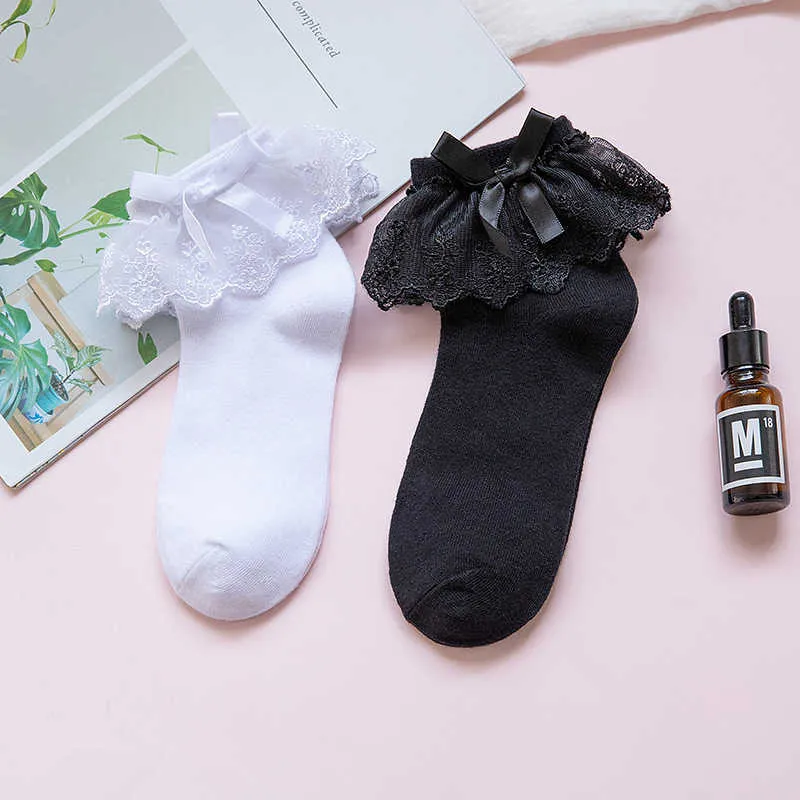 Chaussettes Bonneterie Doux Respirant Anime Cosplay Noir Blanc Coton Casual Soxs Lolita Princesse Chaussettes Courtes Dentelle Noeud Fleur Chaussette À Volants Femmes Y2211