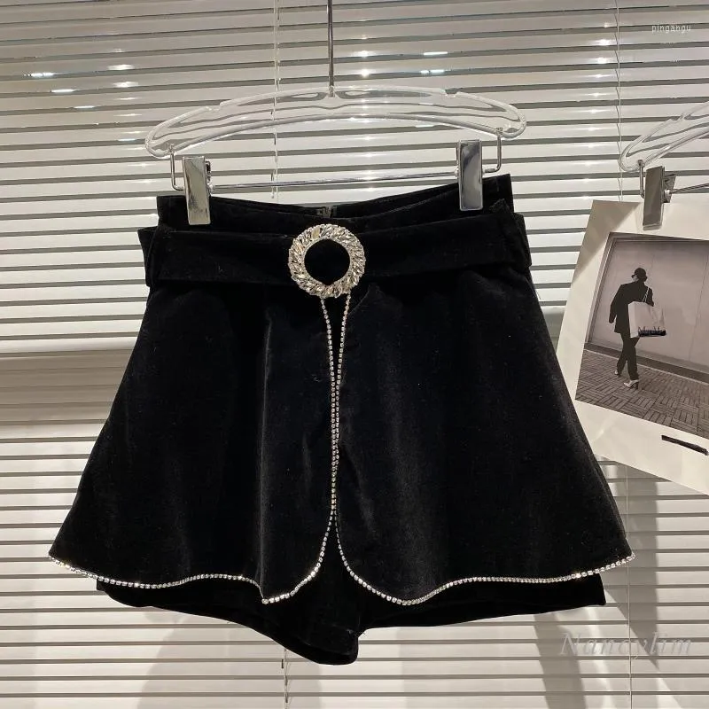 Frauen Shorts Samt Frauen 2022 Herbst Winter Strass Kette Rand Große Gürtel Doppel Rüschen Kurzen Rock Femme Schwarz