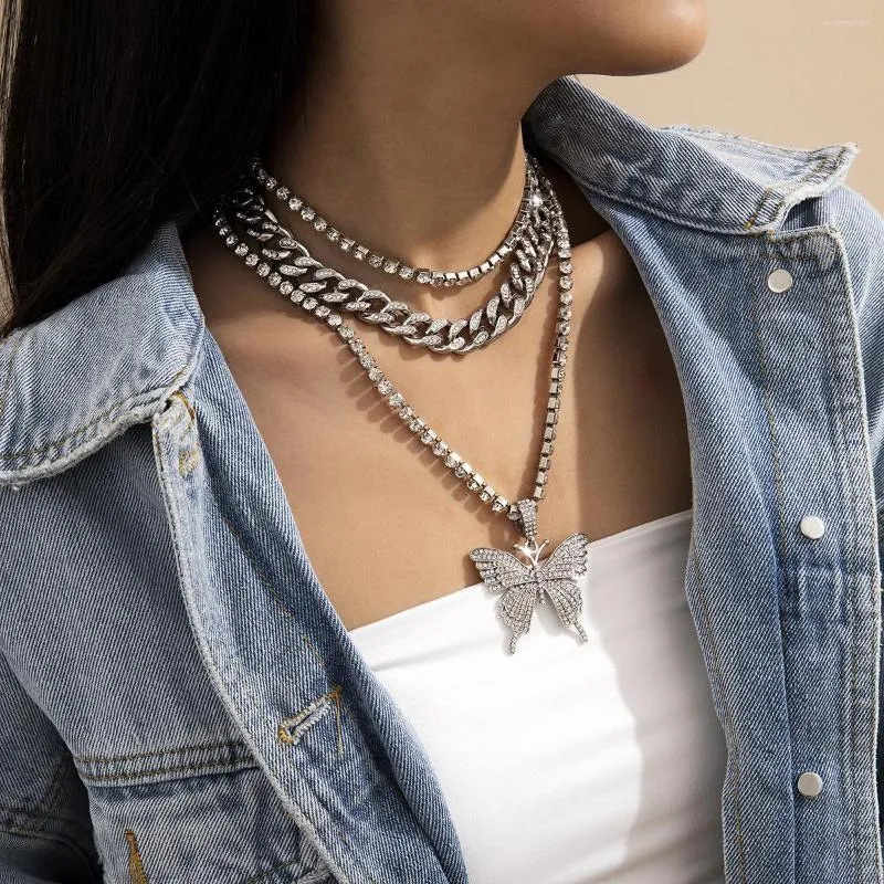 Pendanthalsband 2022 Kvinnors personlighet Claw Chain Cuban Buckle Clavicle Set Necklace Retro Diamond Solded Butterfly Combination