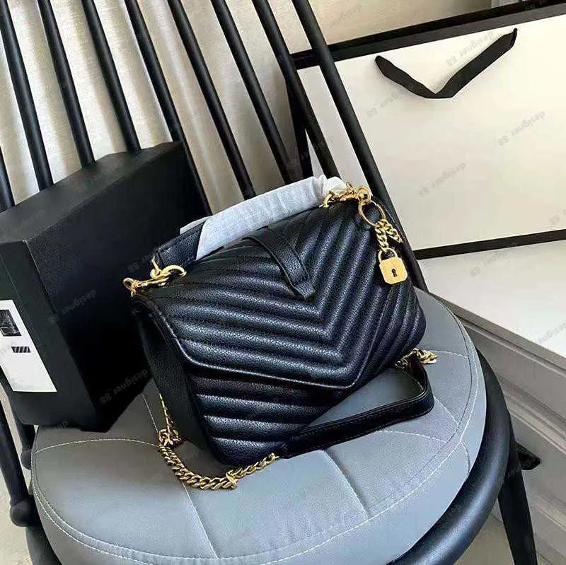 Totes Black Leather 2022 Famous Chain de alta qualidade Menbags em relevo e moda WomenLuxury Bolsas de ombro Designer Messenger Messenger