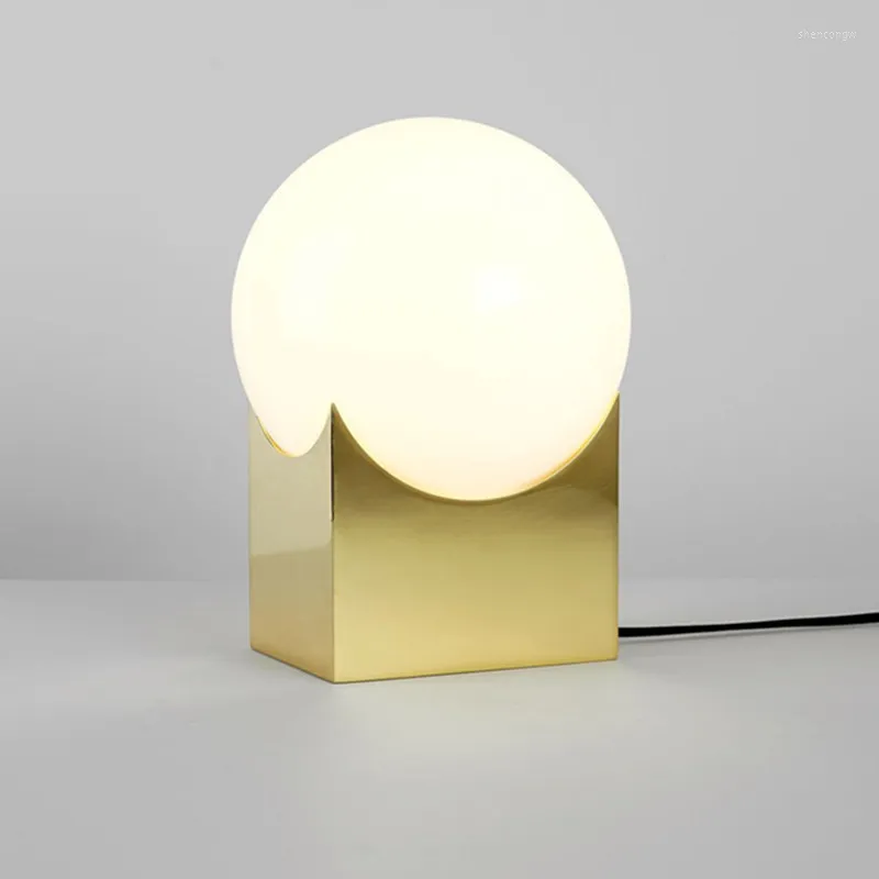 Lampes de table Nordic Post - lampe minimaliste moderne Creative chambre à coucher en métal en verre boule décorative Art Study Light