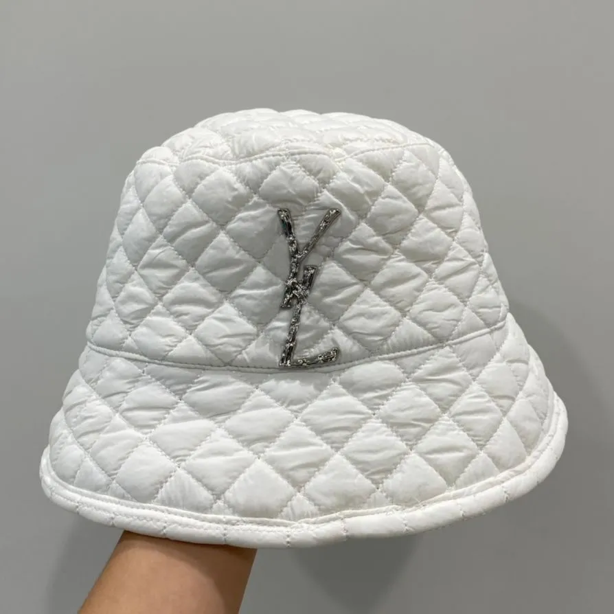 Chap￩us de balde de grife para mulheres Lambs Linch touca de l￣ Designers Buckets Casquette Caps Luxunh￣o Double Side Black Bonnet Feanie Chap￩us 2211043D