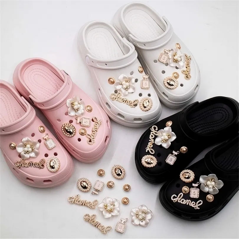 Pièces de chaussures accessoires 1 ensemble JIBZ Croc Charms Designer Bling luxe fleur parfum décorations pour chaussures de perles dorées 221103