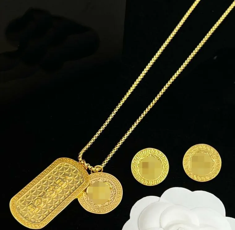 Collane in argento oro rosa Bracciale Set di orecchini Banshee Medusa Ritratto con strass Placcato in oro 18 carati Nuovo design di gioielli di design Regalo di compleanno per le donne