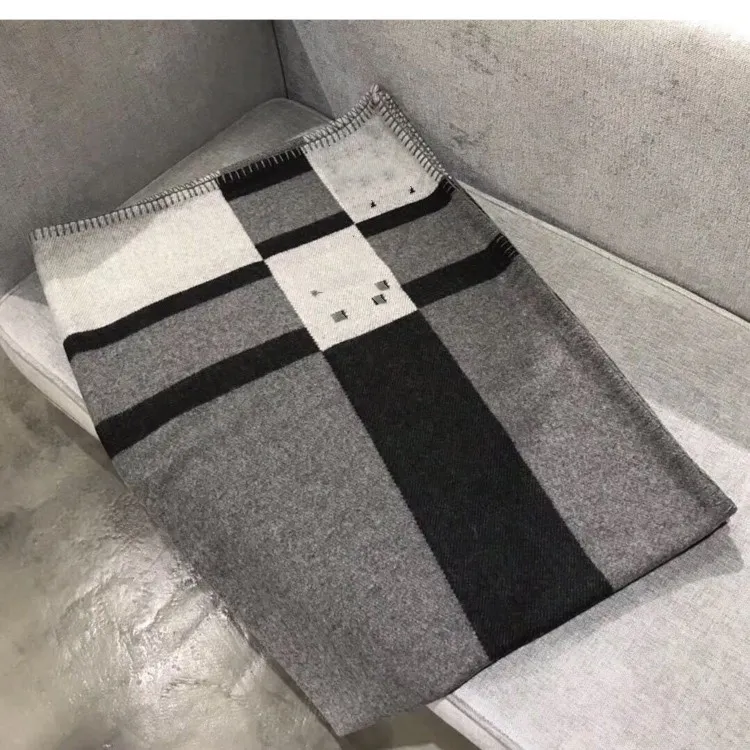 Identique au magasin Noir Gris H Couverture Designer et Coussin Épais Maison Canapé Bonne Qualité COUSSIN Couverture 130170cm TOP Vente Grande Taille Laine lot couleurs