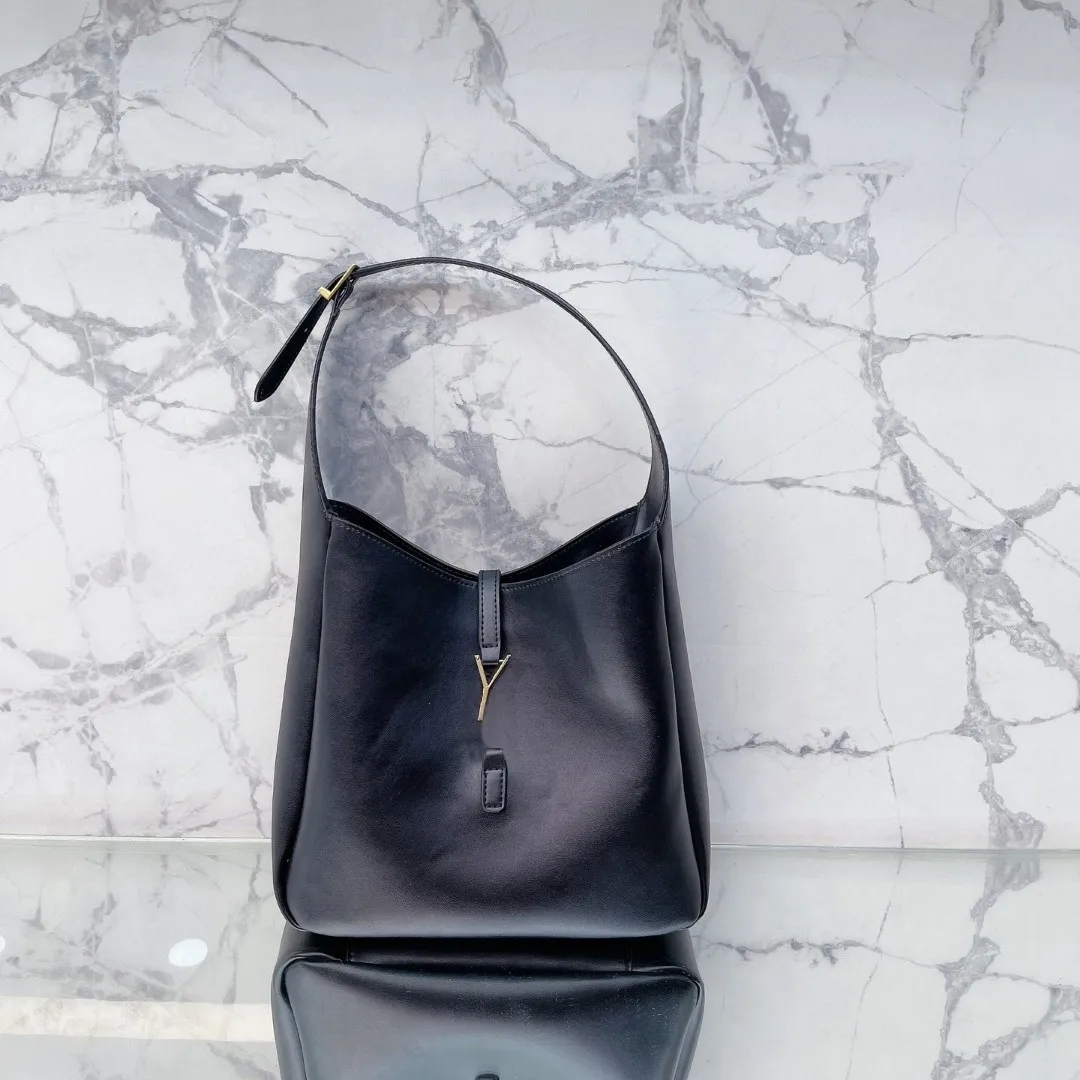 Designer Underarm Hobo Bags Solid Color Full Leather Lady Armpit axelv￤ska Kvinna Handv￤ska Top Fashion M￤rke Totes Wallet