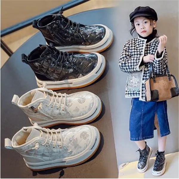 Sneakers Alte Bambini 2022 Inverno Nuove Scarpe Casual Wild Ragazzi Addensate In Peluche Moda Stivali Corti Caldi Ragazze Dei Cartoni Animati Da 20 95 DHgate