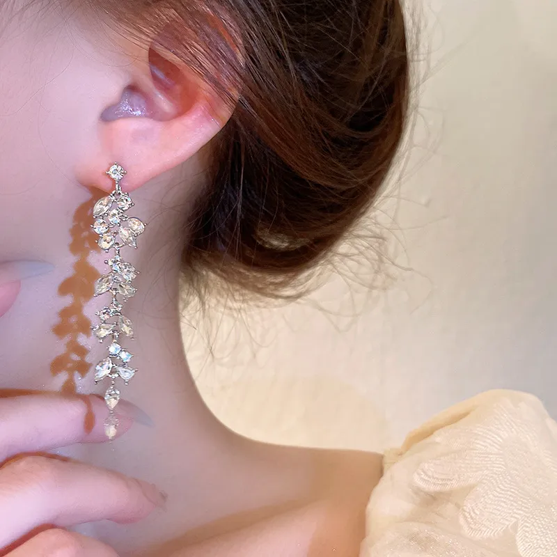 Aiguille en argent diamant feuille gland boucles d'oreilles mode féminine brillant longues boucles d'oreilles couleur bijoux de mariage événement pendentif Style cadeau