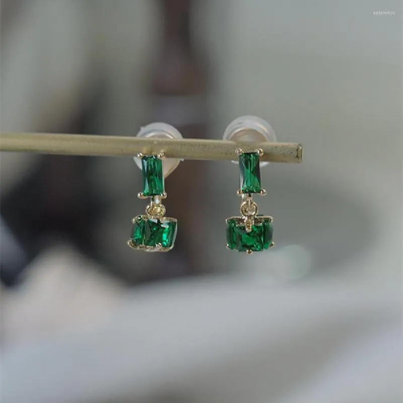 Boucles d'oreilles faites à la main en Zircon vert à quatre côtés, Clips d'oreille sans os percé, bijoux féminins à la mode