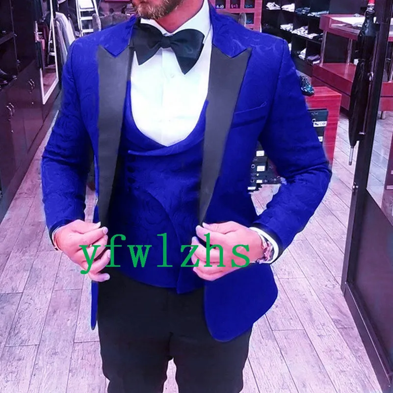 Smokings de mariage Gaufrage Hommes Costumes Garçons D'honneur Peak Revers Groom Tuxedos Mariage / Bal Homme Blazer Veste Pantalon Gilet Cravate W1162