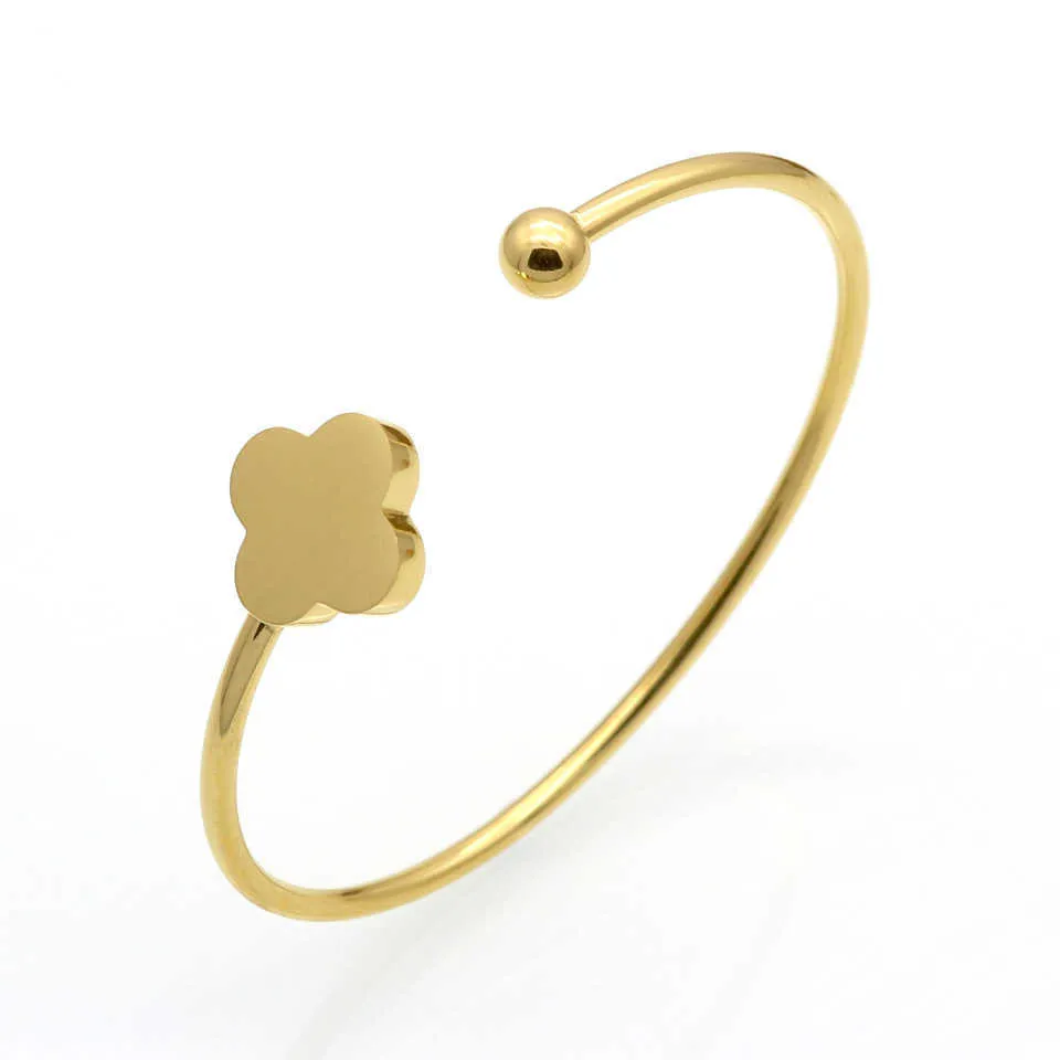 Bracelet Fashion Clover Bracelet en acier inoxydable pour femme Version simple et douce comme cadeau pour petite amie et