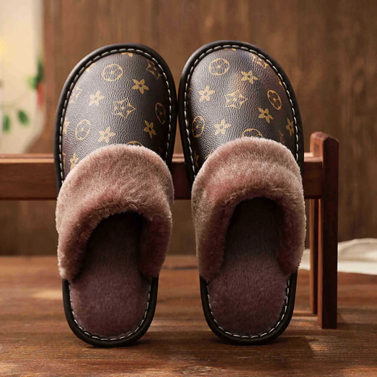 OG 2023 unisexe PU cuir pantoufles imprimé en peluche coton pantoufle femmes intérieur maison chaussures plat confortable maison pantoufles hiver chaud tongs