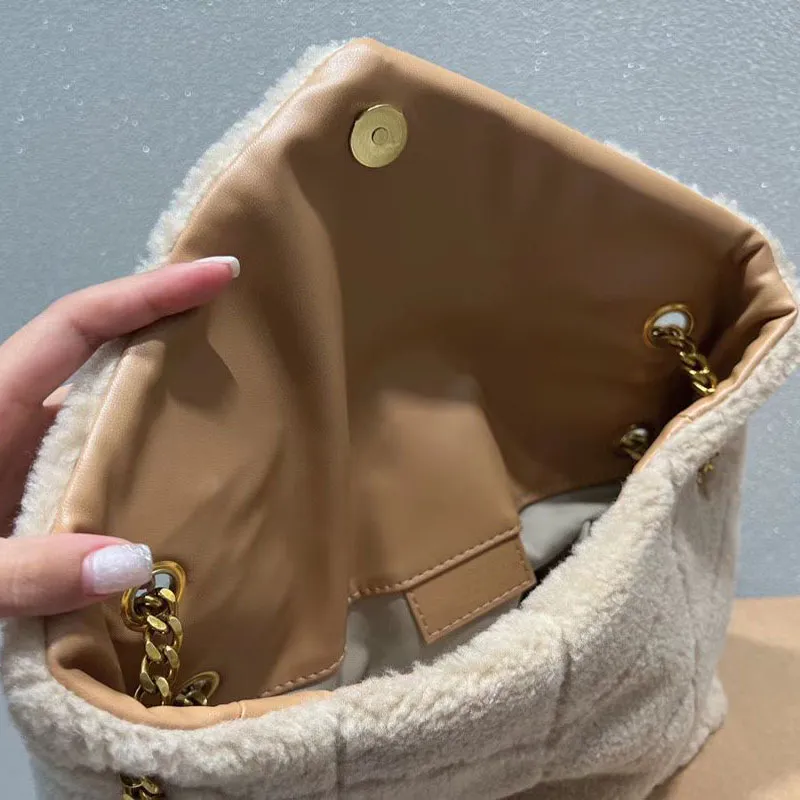Cream Sherpa Fur Quilted Messenger Bag Teddy Plush Crossbody Shoulder Bag with Gold Chain Flap for Women 2024