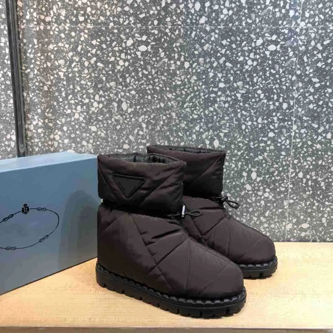 مصمم لافاة العلامة التجارية p أحذية الثلج الأزياء المبتكرة مبطنة نايلون زلة على الحذاء أسفل البغال الكلاسيكي الأسود الأسود النسيج الشتاء أحذية غير رسمية الأحذية الحذاء الدافئ