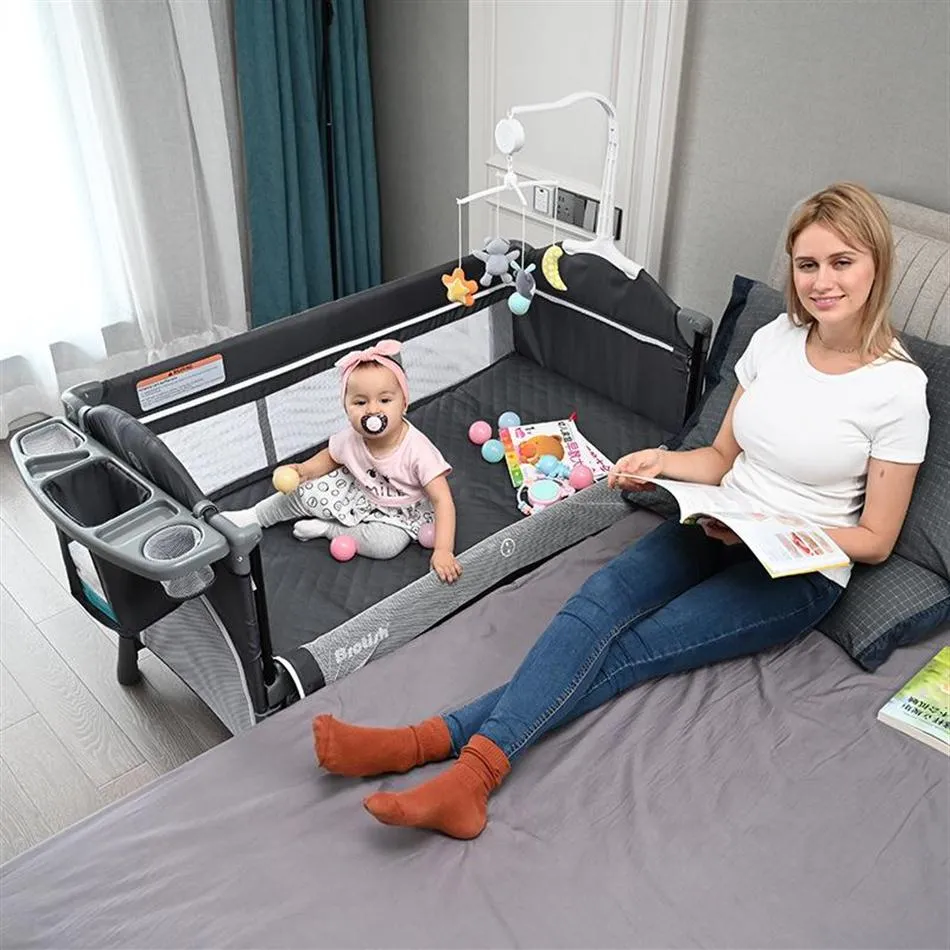 기저귀 테이블과 장난감 스탠드 cribs260p를 가진 다기능 접이식 침대 스 플라이 싱 큰 침대 이동식 아기 침대 옆 크래들