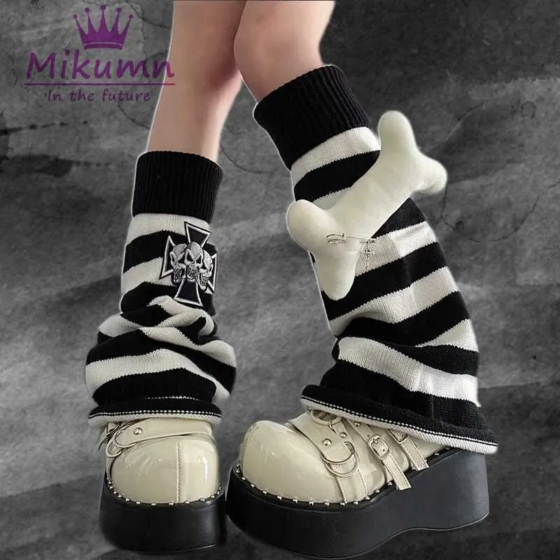 Socken Strumpfwaren Gothic Frauen Beinlinge Harajuku Punk Stil Knochen Schädel Flare Gestrickte Fuß Abdeckung Winter Warme Mode Lange Socken Streetwear T221107