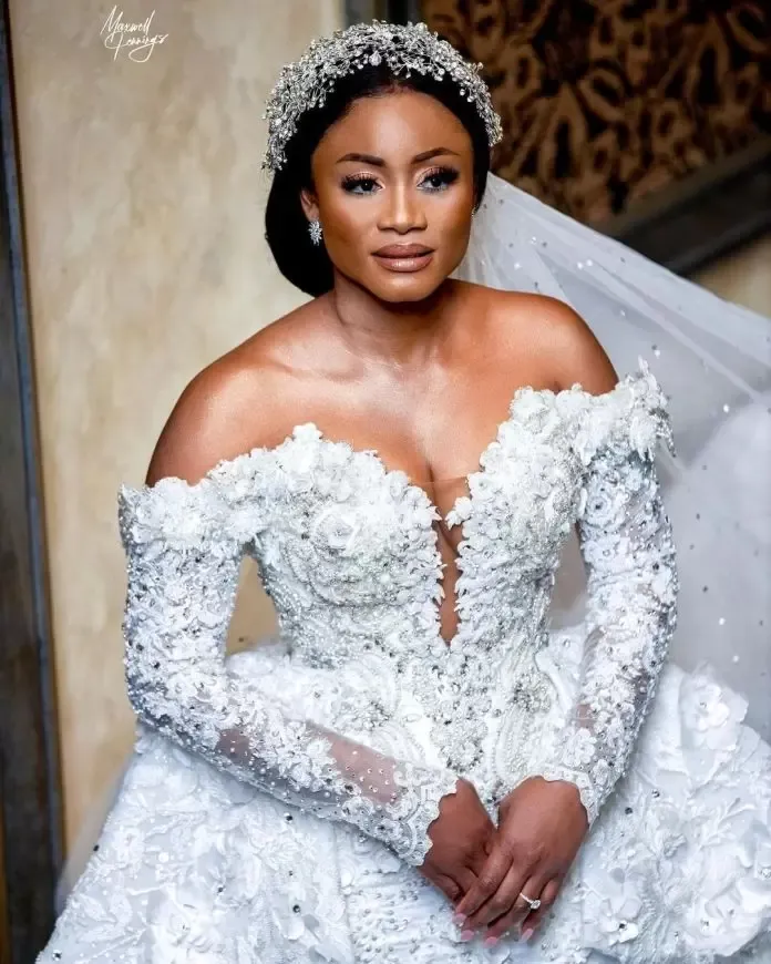 ASO EBI African High Split Overskirt Wedding Dress With Beaded Appliques, One  Shoulder, Keyhole Neckline, And Slit Plus Size Bridal Gown BC14877 2023  From Babynice666, $251.53