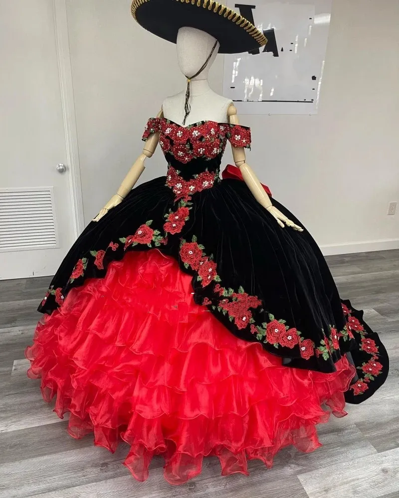 Charro Black and Red Quinceanera Abiti Applique perline per le ragazze messicane da ballo da ballo indossa veet Vestidos de 15 anos