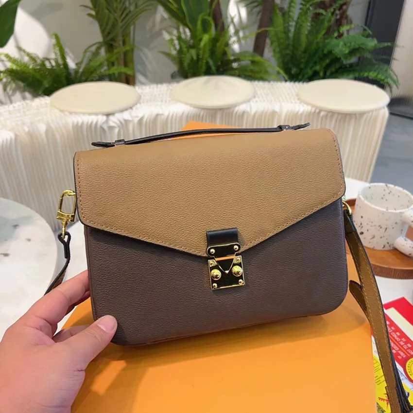 Marka Luxurys Erkekler askılı çanta Crossbody Kadın Kozmetik Kılıf Çanta Bayanlar Cüzdan Unisex Omuz Çantaları Cüzdanlar Hediye