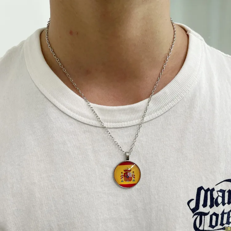Pendentif Officiel Club De Foot – Plaqué Or 14 Carats, Logo Gravé, Chaîne Réglable 45,7-55,9 Cm