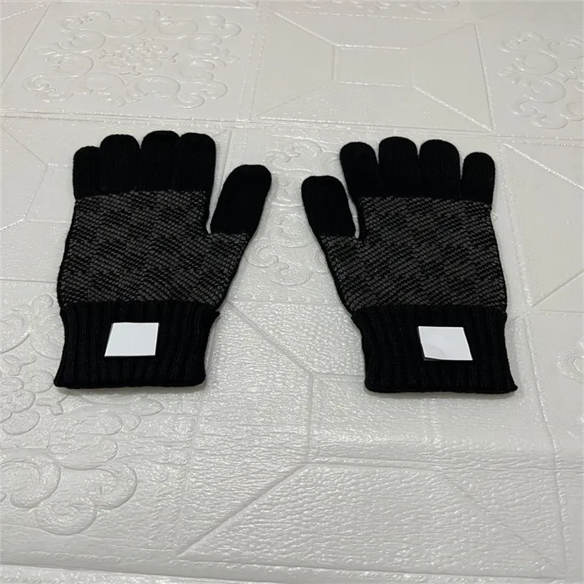 Gants tricotés designer classique Automne Couleur unie Couple de lettres européennes et américaines Mitaines Hiver Mode Gant à cinq doigts Noir Gris