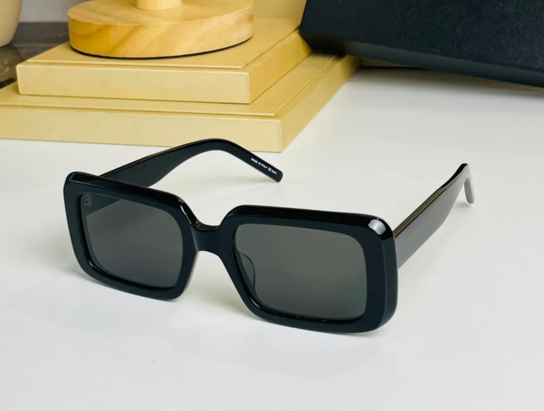 Rechthoekige Zonnebril 534 Glanzend Zwart/Donkergrijs Lenzen Dames Heren Zomer Zonnebrillen Brillen met Doos