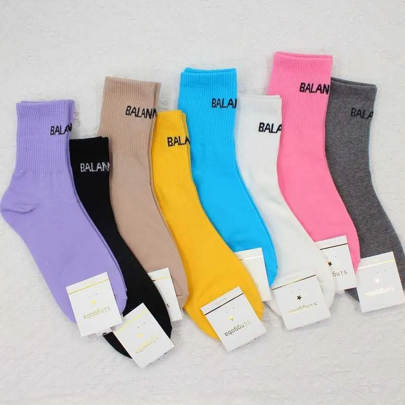 Chaussettes Bonneterie Chaussettes Côtelées Femmes Chaussette Conception Lettre Femme Coton Chaussettes Solide Casual Sox Filles Doux Printemps Été Mode Sports Coréens Sokken T221102