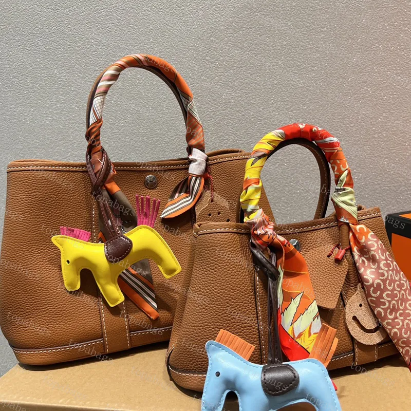 Novo designer de luxo sacos de bolsas de moda Totes Ladies Fashion Classic Bolsa com lenços e cavalos de bolsa de ombro de couro de vaca de vaca