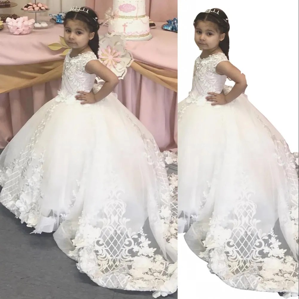 Princess White Lace Flower Girl Dresses 3D Floral Flowers Sweep Train Train Neck Ollusion Gilrs Pageant Little Kids First Communion Dress 403