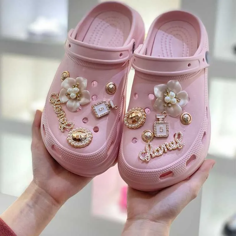 1Set Crystal Crown Metal Charms Accessories Clog Shoe Button Decoration Share Little Little Bear Charm للأحذية التمساح