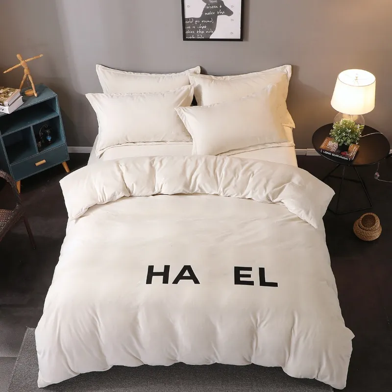 디자이너 패션 침구 세트 베개 tabby2pcs Comforters setvelvet 이불 커버 침대 시트 편안한 킹 퀼트 크기 303g