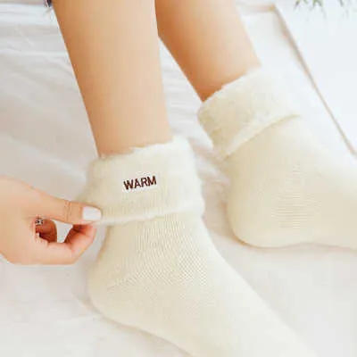 Chaussettes Bonneterie Doux Cachemire Fluffy Fuzzy Femmes Épaissir Hiver Chaussettes Chaudes Coton Chaussette De Neige Étage Sommeil Velours Thermique Chaussettes Sans Couture Femme T221102