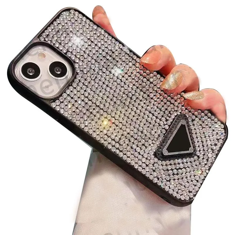 ファッションデザイナーの豪華なキラキラ電話ケース15 14 13 12 11 Pro Max Bling Sparkling Rhinestone Diamond Jewelled 3D Crystal Women Protective Cover