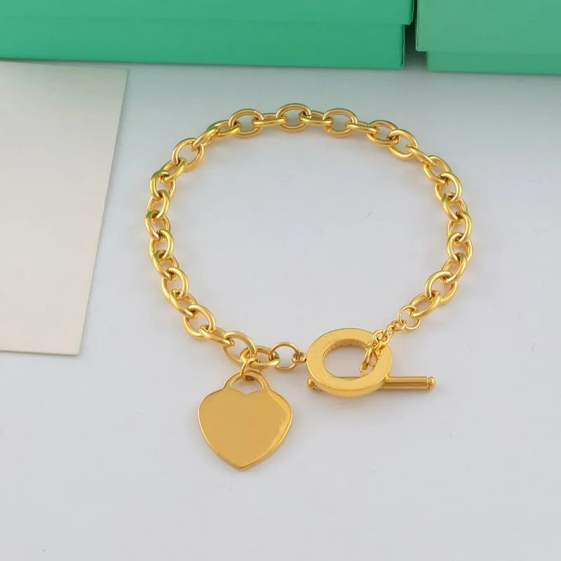 Joyas de diseñador Colgante de corazón Pulseras con dijes Collar de amor de oro Anillos de mujer Pulsera Brazaletes Colgantes de lujo Cadena de amantes de titanio