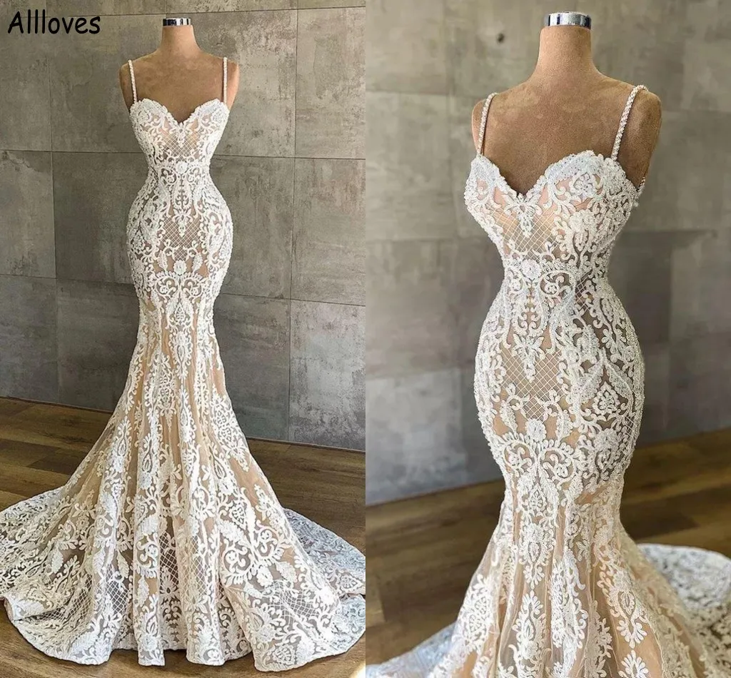 Cinghie senza spalline Abiti da sposa a sirena in pizzo vintage Fodera champagne Abiti da sposa senza maniche Corte dei treni Arabia Saudita Dubai Plus Size Vestidos De Novia CL1388