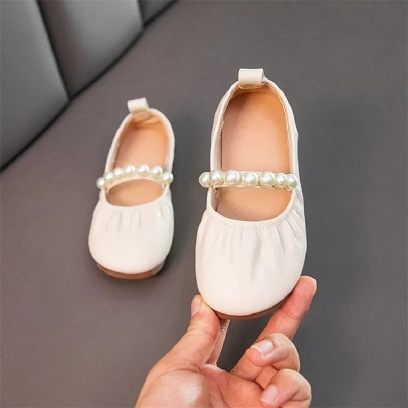 Scarpe da ginnastica Primavera Bambini Ragazze Flat Pearl PU Leather Shoes Kids Baby Princess 221107