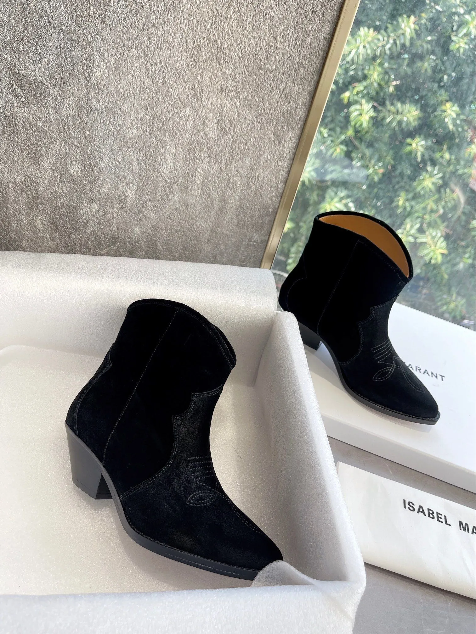 Dewina suede ankle boots