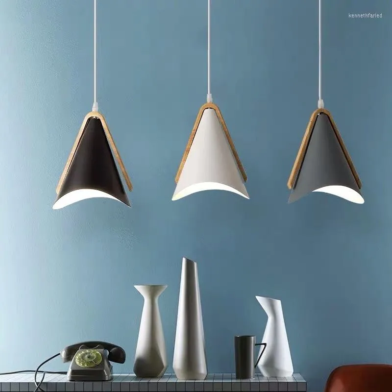 Pendants LAMPS NORDIC STYLE Restaurant Bar Personnalité créative moderne Simple Makaron Makaron Dining Room Office Chandelier