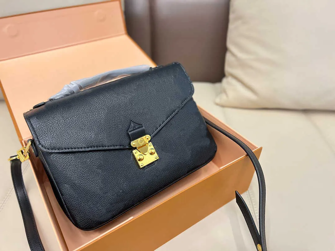 Luksusowa torba Projektant Wytłaczany kwiat pochette Torebka damska Listonoszki Oryginalna skóra METIS Eleganckie damskie torebki na ramię Crossbody Bagbagss