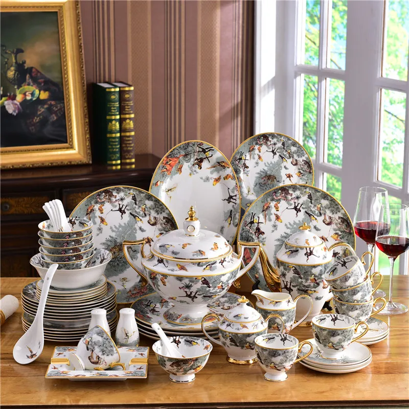 European Luxury Jungle Animal Coderware Set Ceramic med handgild 58 st Bone China bordsartiklar Tallrikar Kaffe och tesats