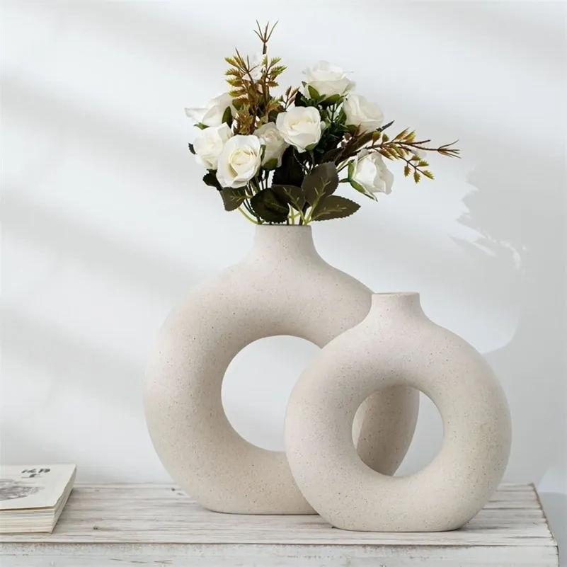 Jarrones Nordic Ceramic Vase para Pampas Grass Donuts Flower Pot Accesorios de decoración del hogar Sala de estar Interior Table Interior Desk Decor 221108