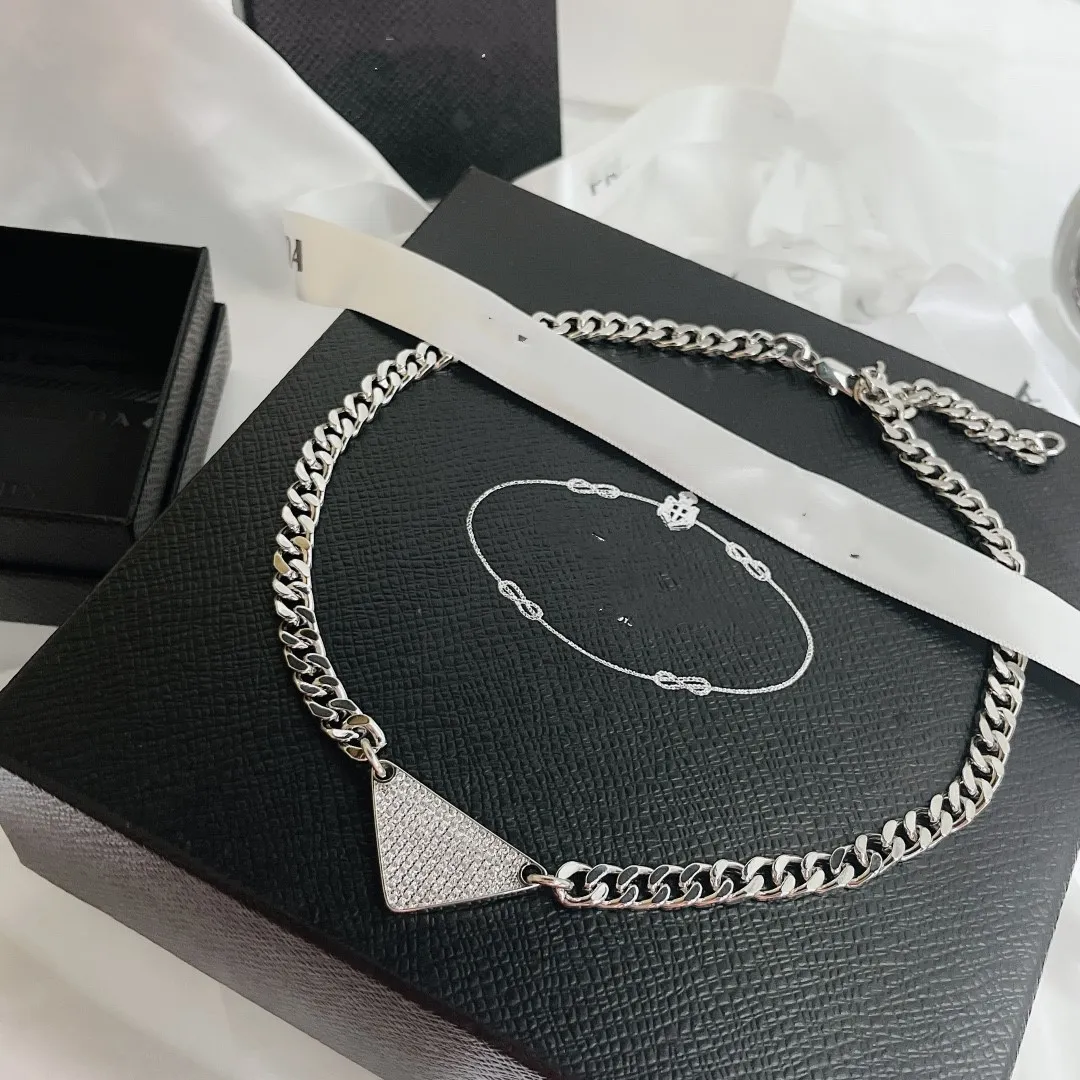 Modedesigner Anhänger Halskette Voller Kristall Dreieck Charme Dickes Schloss Eimer Kette Halsband Für Frauen Liebhaber Schmuck Party Geschenk