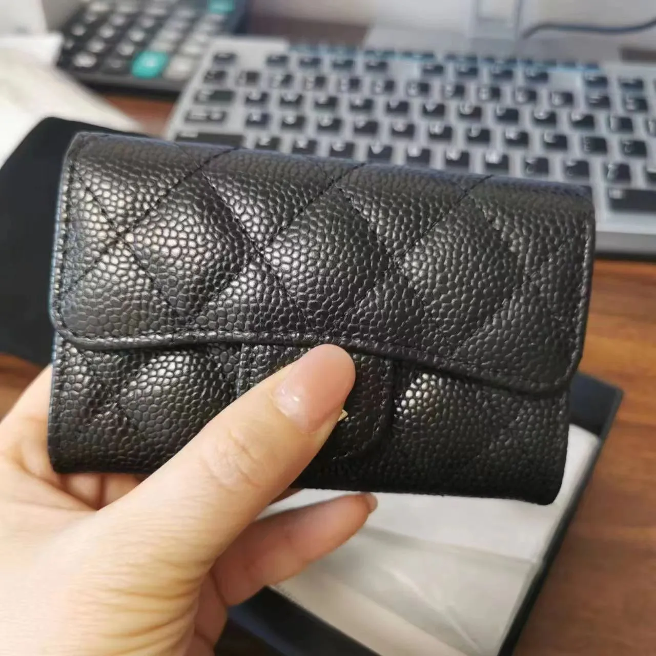 حامل بطاقة Caviar Wallet الكلاسيكية Caviar Walleder Cards Cenery Credit Id Cards Wallet Flip Bag Luxury Womens Coin المحافظ