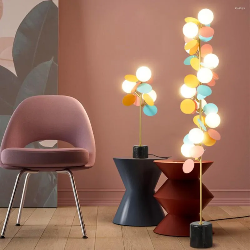 Lampes de sol Lampe LED moderne Pétale Lumières minimalistes pour salon Chambre à coucher Salle à manger Art Décor Étude de chevet Net Rouge Ins Table