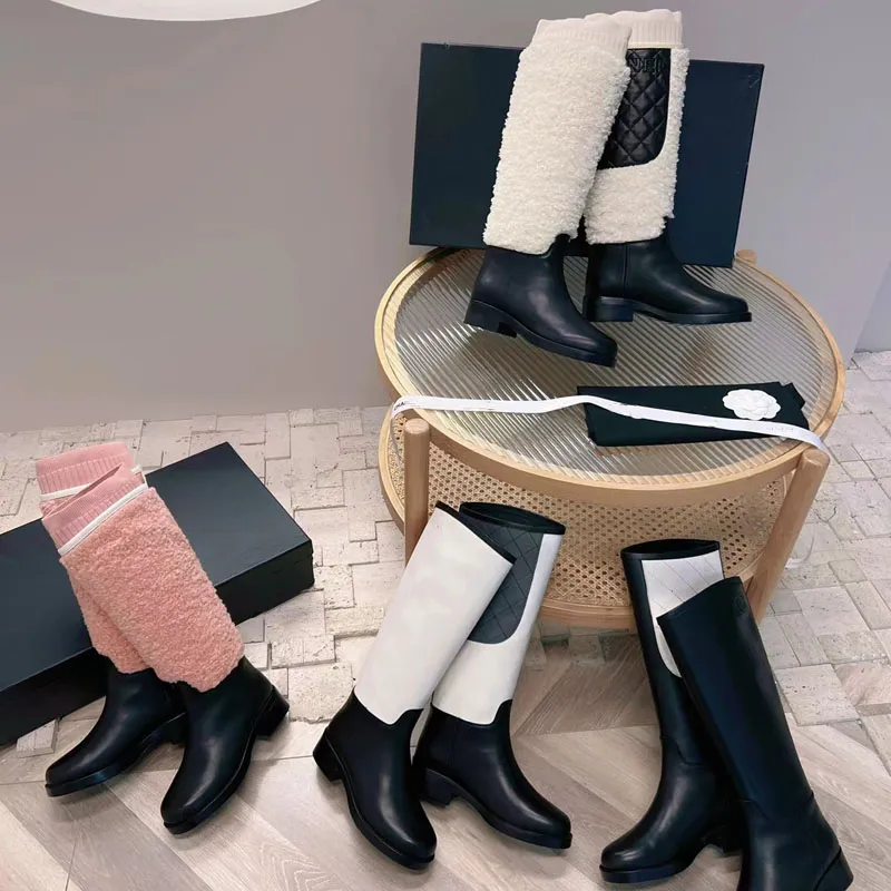 2023 Femmes de designer Laine Knight Bottes hautes de luxe Mode Sexy Noir Blanc Bottes en cuir épais Automne Hiver Broderie électrique Laines tricotées Chaussures à talons bas