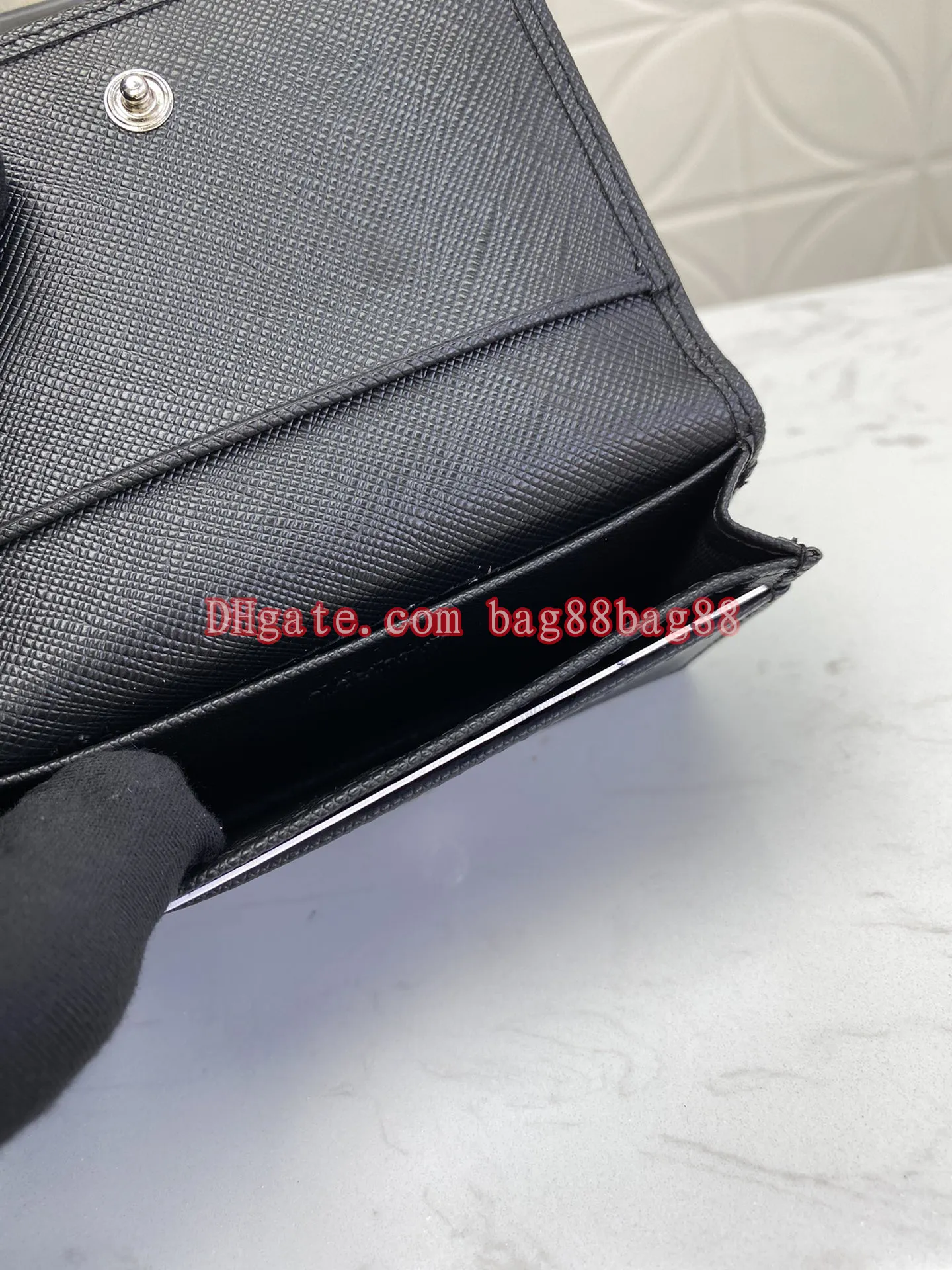 Fashion style men039s card bag Sell the latest styles 2MC122 Italy039s top original single cross leather texture is exce4699720