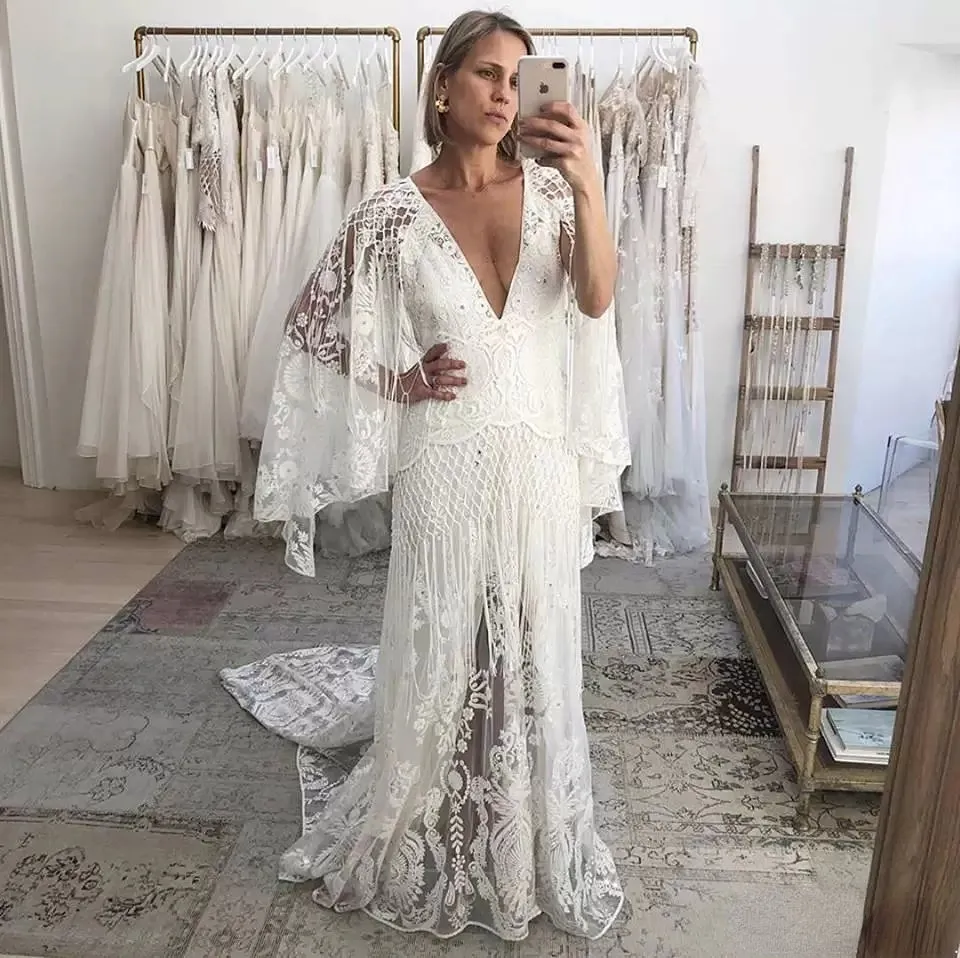 Bohemian Country V Neck Wedding Dresses Long Sleeve Lace Appliqued Boho Wedding Gowns Sweep Train Beach Garden Bridal Dress