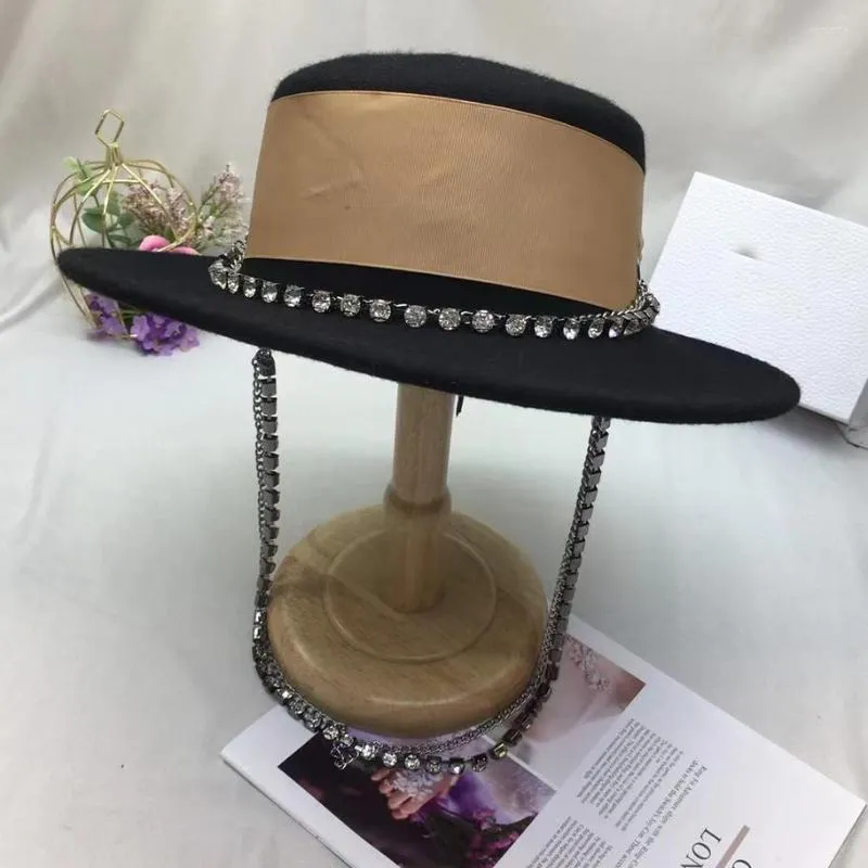 Bérets noir casquette femme britannique laine chapeau mode fête haut plat chaîne sangle et épingle Fedoras pour femme rétro Fedora