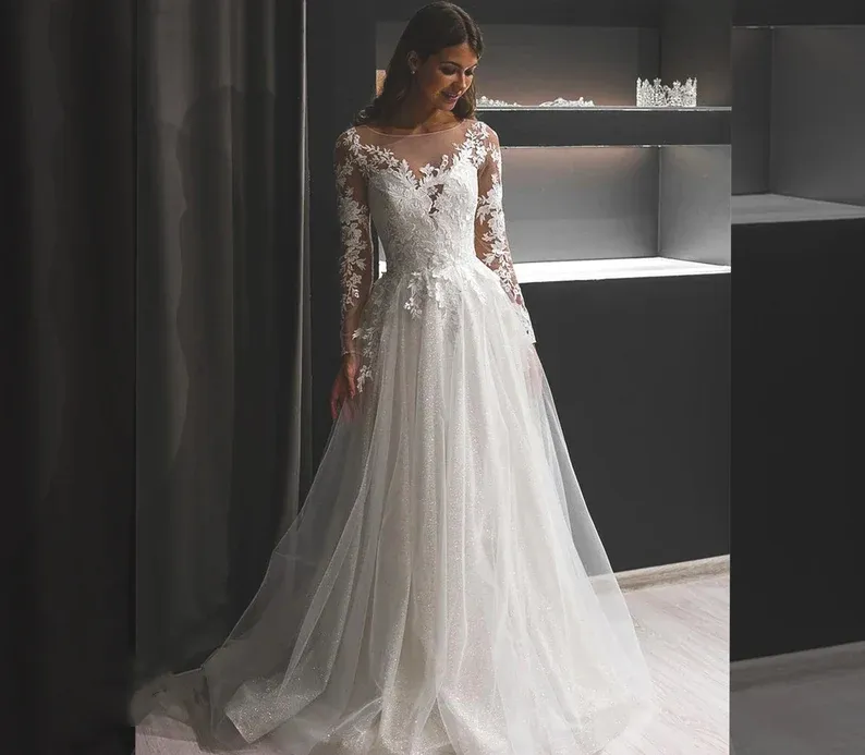 Un Vestido De Novia Boho Con Tul De Encaje, Mangas Largas, Forro