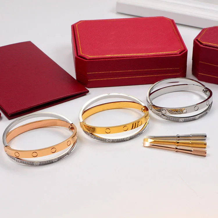 Skruvguld charm armband designer f￤rg blockering armband lyxiga smycken kvinnor armband klassiskt titan st￥l legering guldplaterade hantverk f￤rger guld silver ros